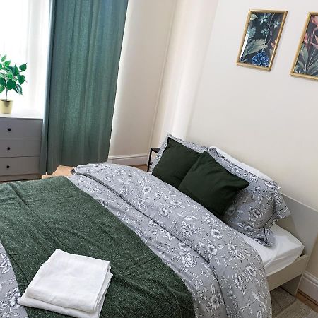 Large House Near Anfield & Liverpool Town Экстерьер фото