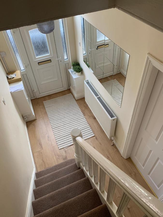 Large House Near Anfield & Liverpool Town Экстерьер фото