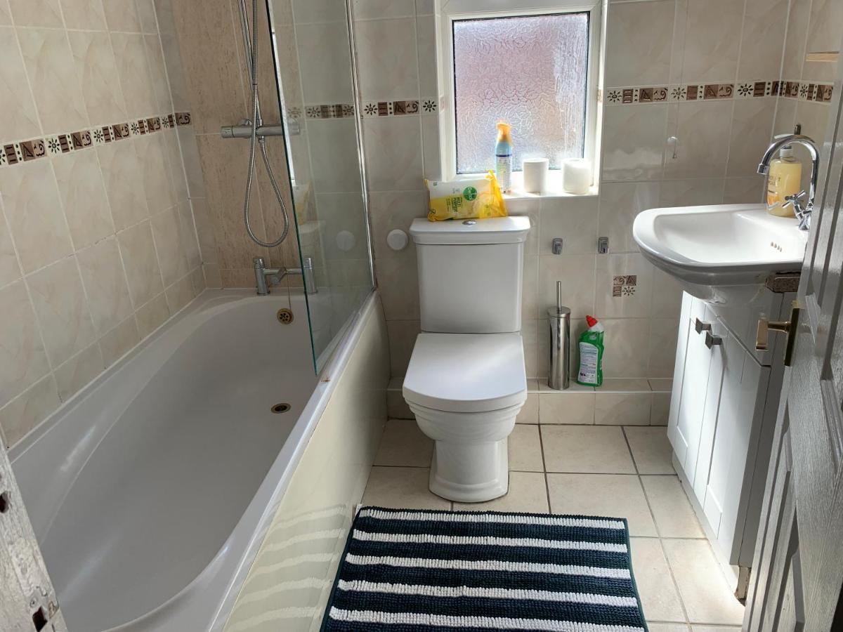 Large House Near Anfield & Liverpool Town Экстерьер фото