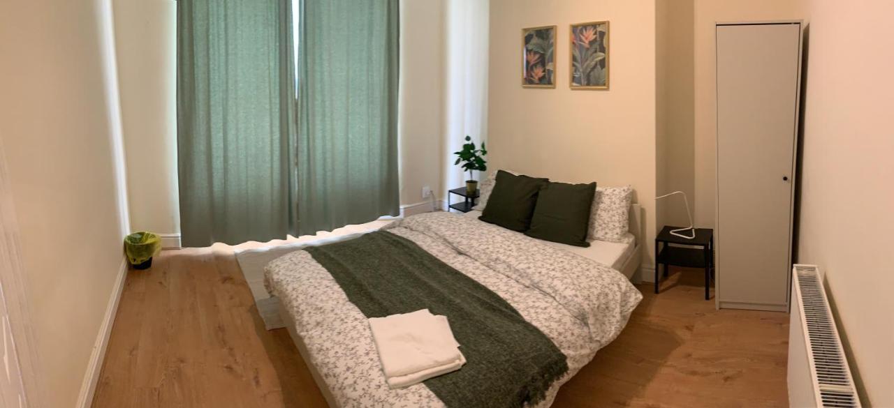 Large House Near Anfield & Liverpool Town Экстерьер фото